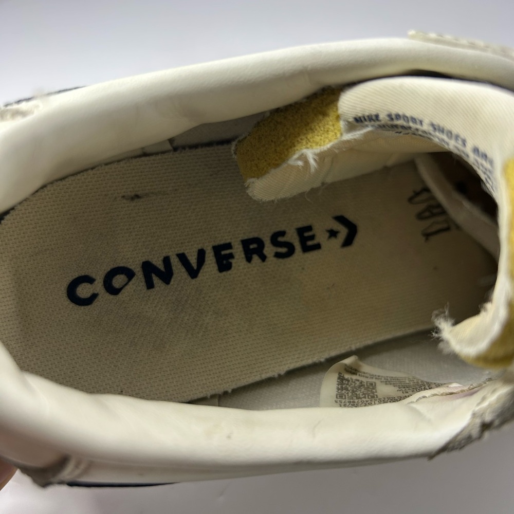 Nike White and Blue Sneakers with Gum Sole - Picture 5 of 7